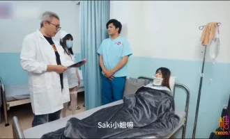 Chăm sóc em gái ốm cực khổ quá anh em
